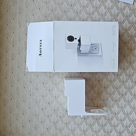 *FREE Outlet Wall Mount for Wyze Camera - Picture 1 of 6